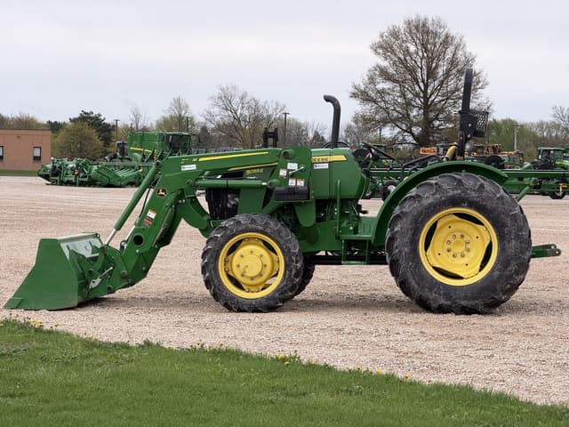Image of John Deere 5055E equipment image 1
