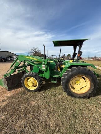 Image of John Deere 5065E equipment image 3