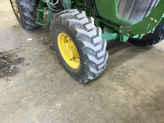 Image of John Deere 5065M equipment image 3