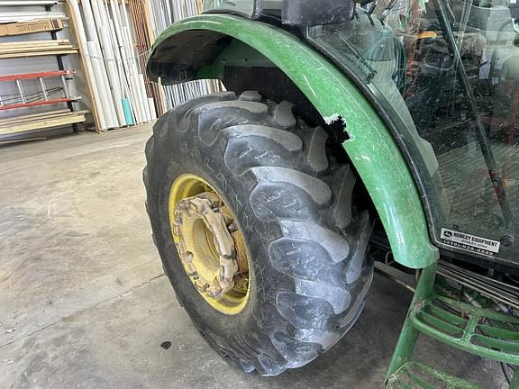 Image of John Deere 5065M equipment image 4