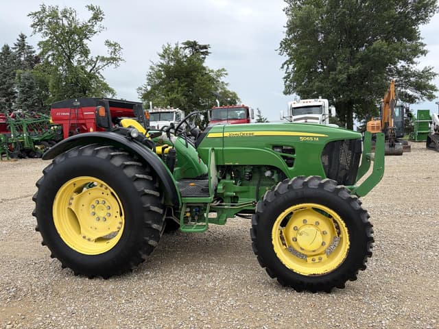 Image of John Deere 5065M equipment image 4