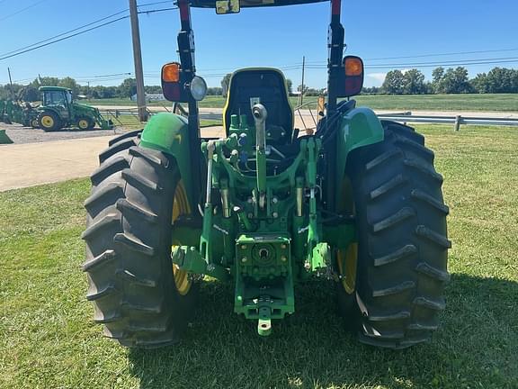 Image of John Deere 5065M equipment image 3