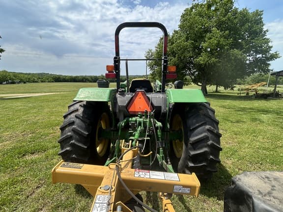 Image of John Deere 5075E equipment image 4