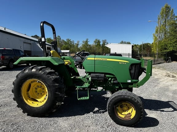 Main image John Deere 5075E