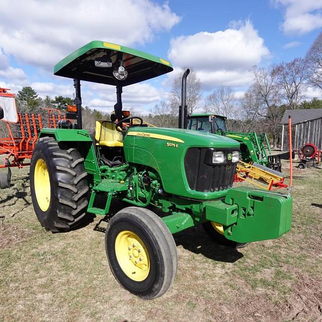 Image of John Deere 5075E equipment image 2