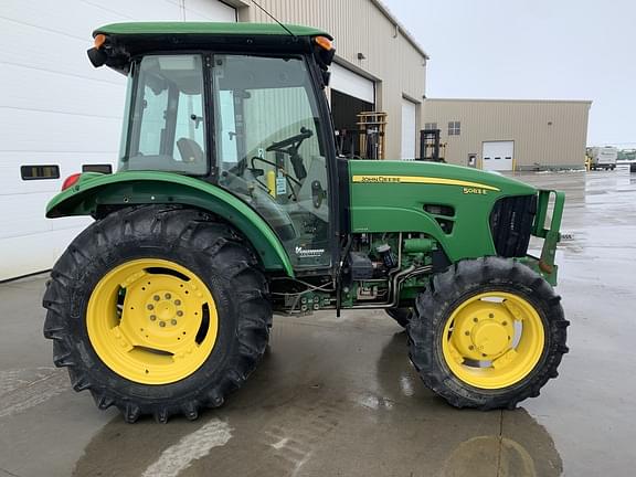 Image of John Deere 5083E equipment image 1