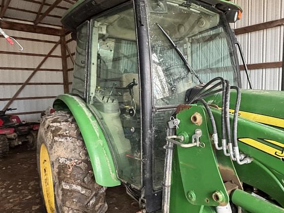 Image of John Deere 5083E equipment image 2