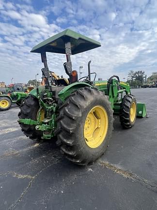 Image of John Deere 5083E equipment image 3