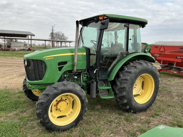 Image of John Deere 5083E equipment image 1