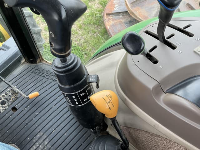 Image of John Deere 5083E equipment image 4