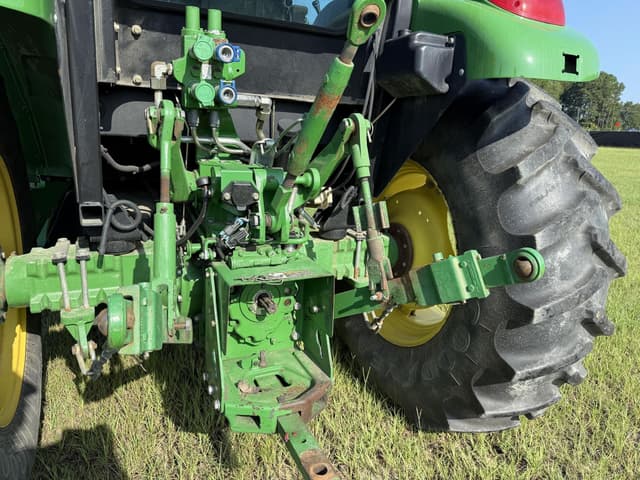 Image of John Deere 5083E equipment image 4