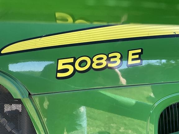 Image of John Deere 5083E equipment image 4