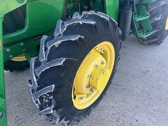 Image of John Deere 5083E equipment image 4