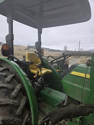 Image of John Deere 5083E equipment image 3