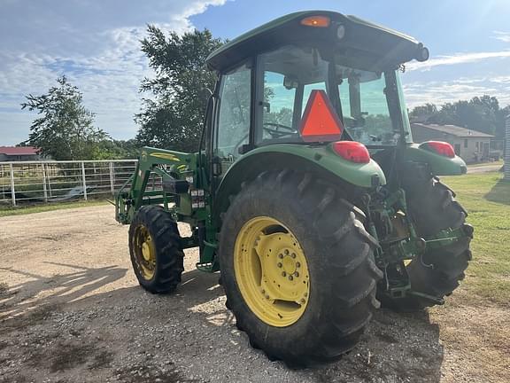 Image of John Deere 5083E equipment image 3