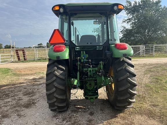 Image of John Deere 5083E equipment image 4