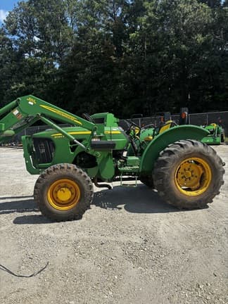 Image of John Deere 5083E equipment image 2