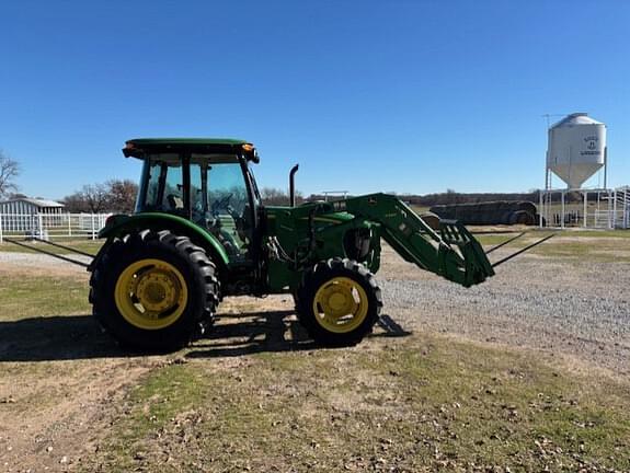 Image of John Deere 5083E equipment image 4