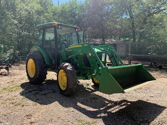 Image of John Deere 5083E equipment image 3