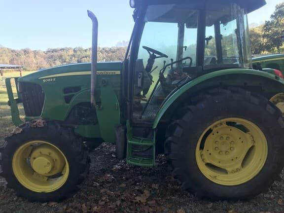 Image of John Deere 5083E equipment image 1