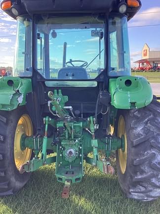 Image of John Deere 5083E equipment image 4