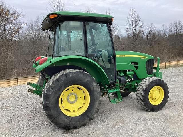 Image of John Deere 5083E equipment image 3