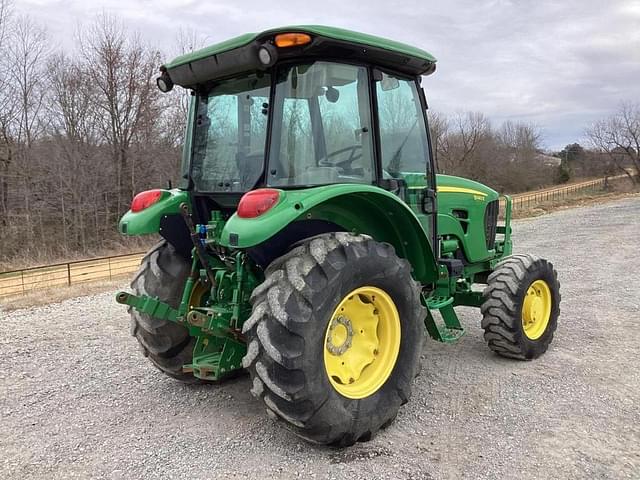 Image of John Deere 5083E equipment image 4