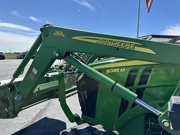 Image of John Deere 5085M equipment image 2