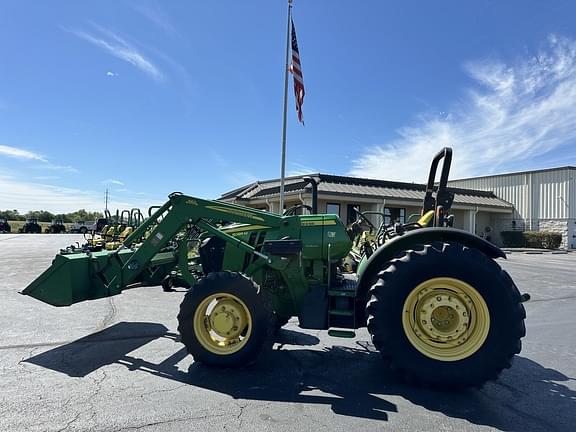 Image of John Deere 5085M equipment image 1