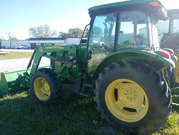 Image of John Deere 5085M equipment image 1