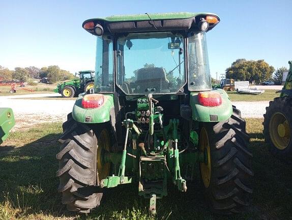 Image of John Deere 5085M equipment image 4