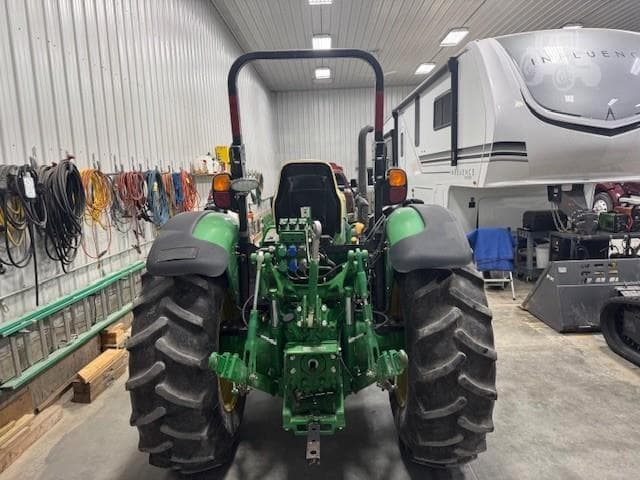 Image of John Deere 5085M equipment image 4