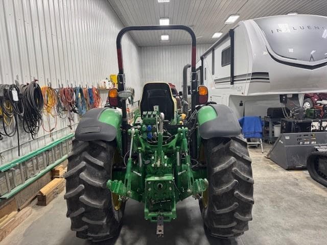 Image of John Deere 5085M equipment image 4
