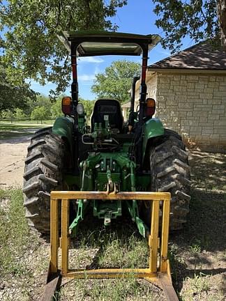 Image of John Deere 5085M equipment image 4
