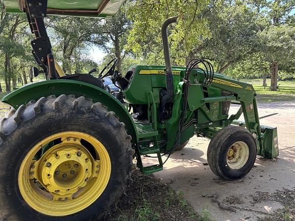 Image of John Deere 5085M equipment image 3
