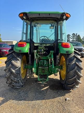 Image of John Deere 5085M equipment image 4