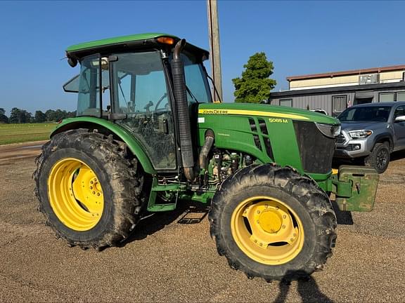 Image of John Deere 5085M equipment image 3