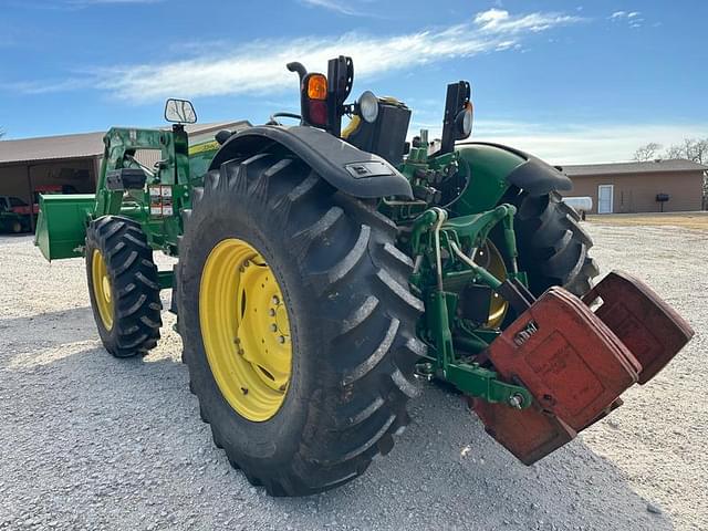 Image of John Deere 5085M equipment image 4