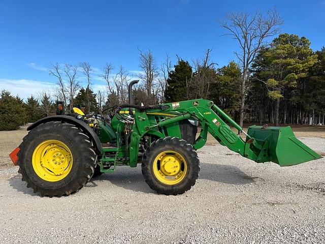 Image of John Deere 5085M equipment image 1