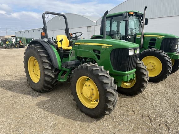 Image of John Deere 5095M equipment image 2