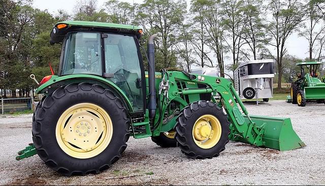 Image of John Deere 5100M equipment image 4