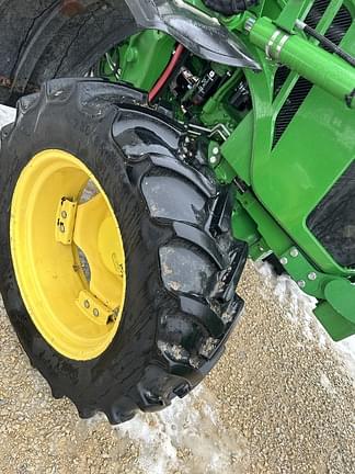 Image of John Deere 5100M equipment image 4