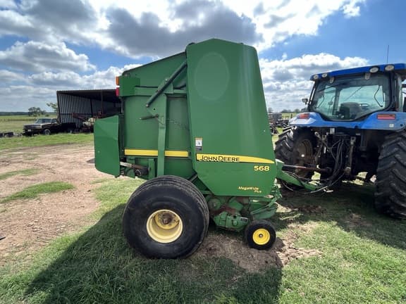 Image of John Deere 568 equipment image 4