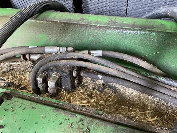 Image of John Deere 568 equipment image 3