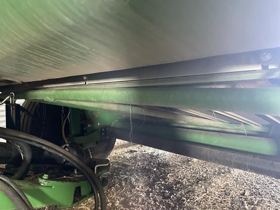Image of John Deere 568 equipment image 4
