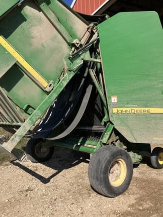 Image of John Deere 568 equipment image 4