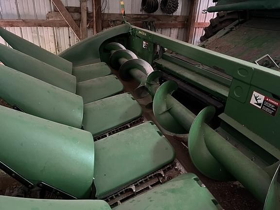 Image of John Deere 606C equipment image 4