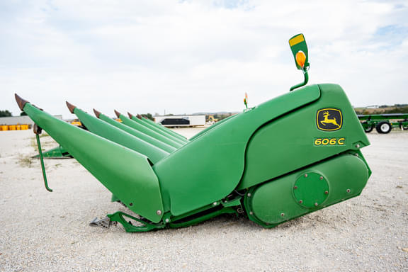 Image of John Deere 606C equipment image 1