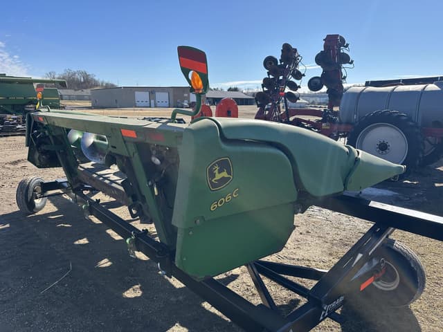 Image of John Deere 606C equipment image 4