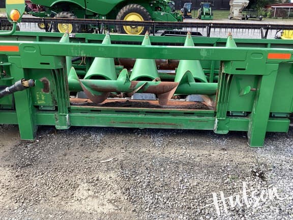 Image of John Deere 606C equipment image 4